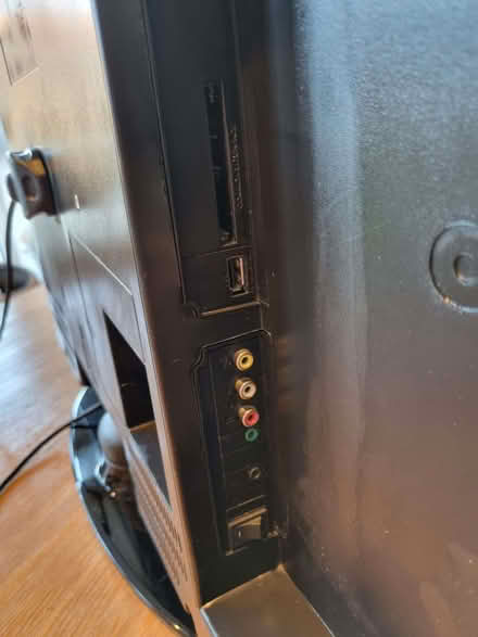 Photo of free Tv 32in old style TOSHIBA (Prescot L34) #2