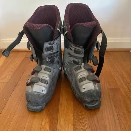 Photo of free Broken Ski boots for decoration (7 corners) #2
