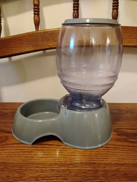 Photo of free Pet Feeder (Churchill Meadows) #1