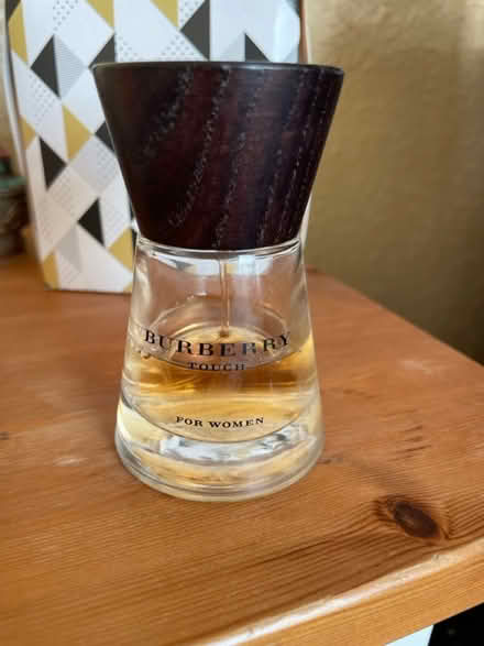 Photo of free Burberry women’s perfume (BR2 9QY) #1
