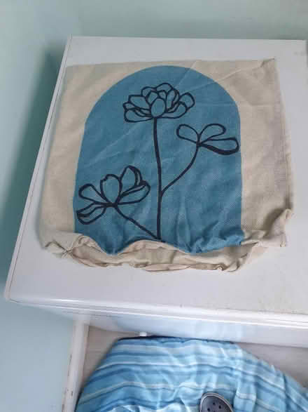 Photo of free 5 Cushion covers (Welling DA16) #2