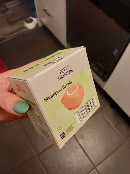 Photo of free Pet shampoo brush (Hemel Hempstead HP1) #2