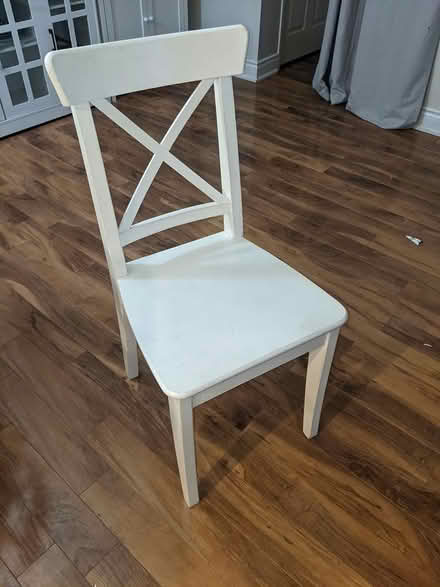 Photo of free 4 white chairs (Mississauga Hurontario/Burnham) #1