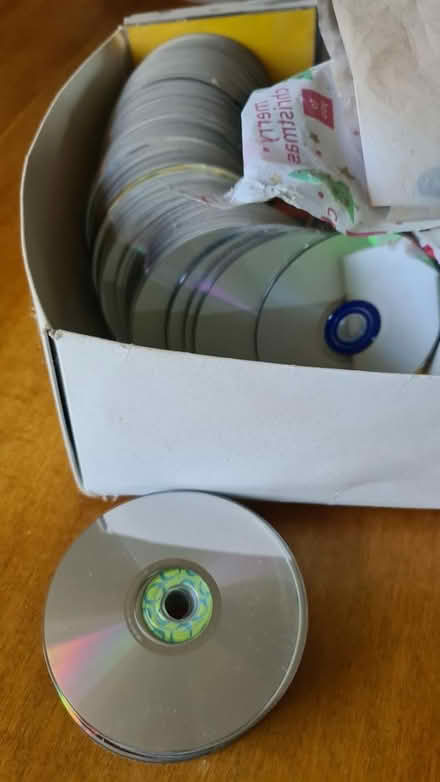 Photo of free 100+ CDs for crafting (Stonehouse GL10) #1