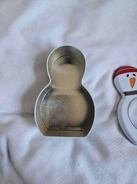 Photo of free cookie tin (EC1R) #2