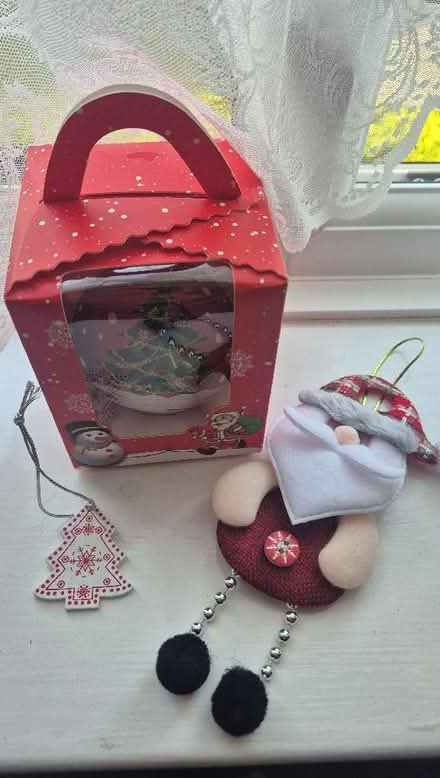 Photo of free Christmas Tree Decorations (Figge's Marsh CR4) #4