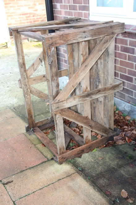 Photo of free Pallet crate (East Hanney OX120) #1