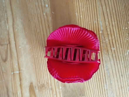 Photo of free Flower claw clip (Lewisham SE3) #1