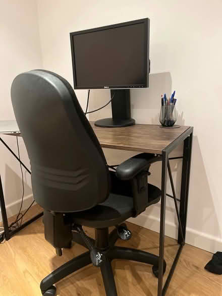 Photo of free Dell monitor, desk and chair (Se1 2bg) #1