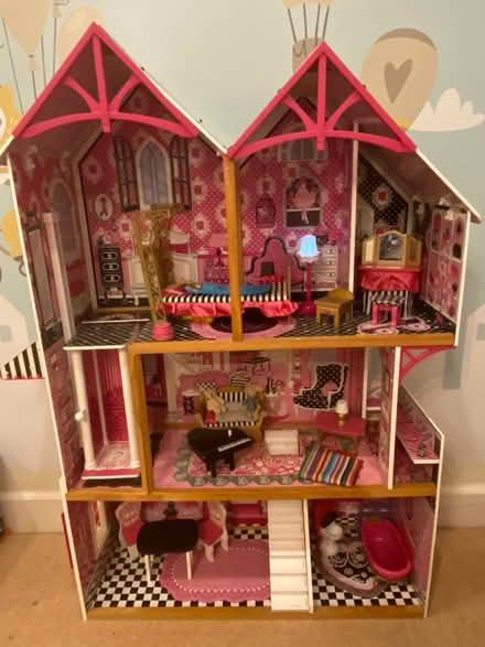 Photo of free Fabulous Dolls House (Finchley N3) #1