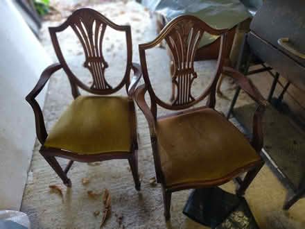 Photo of free Wooden round dining table (Sutton Courtenay OX14) #3