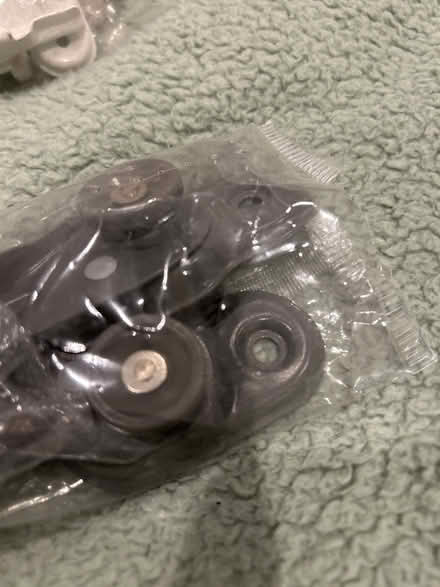 Photo of free IKEA drawer fixings (CR7) #2