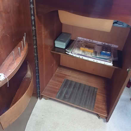 Photo of free Vintage Sew. Mach. faulty +cabinet (Leigh SS9) #4