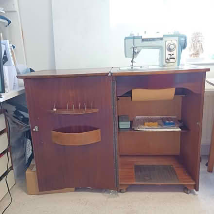 Photo of free Vintage Sew. Mach. faulty +cabinet (Leigh SS9) #3