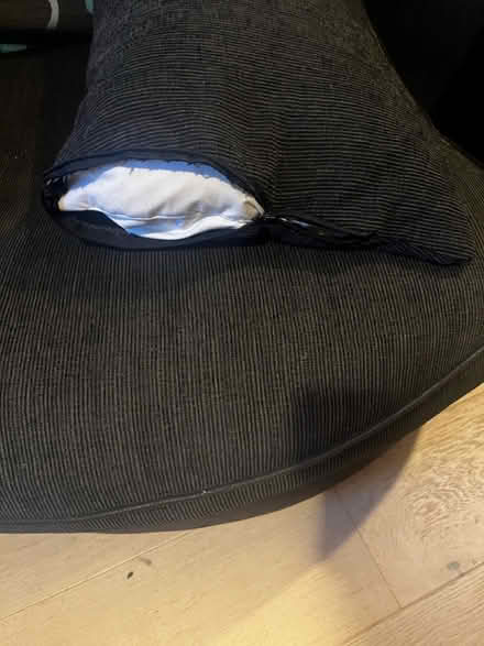 Photo of free Dfs love seat (HP22 Wendover) #2