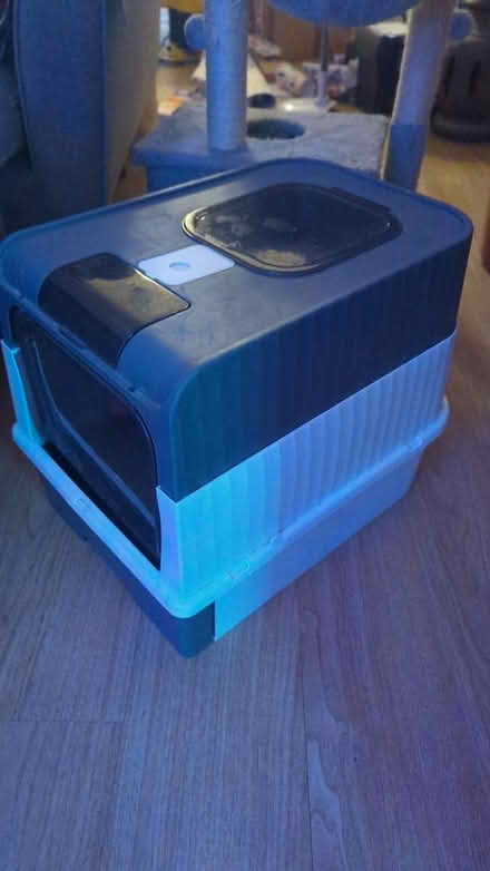 Photo of free Lidded cat litter tray (Deddington OX15) #1