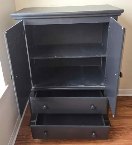 Photo of free Bedside table and chiffrobe (1241 Kilborn av. K1H 1A5) #2