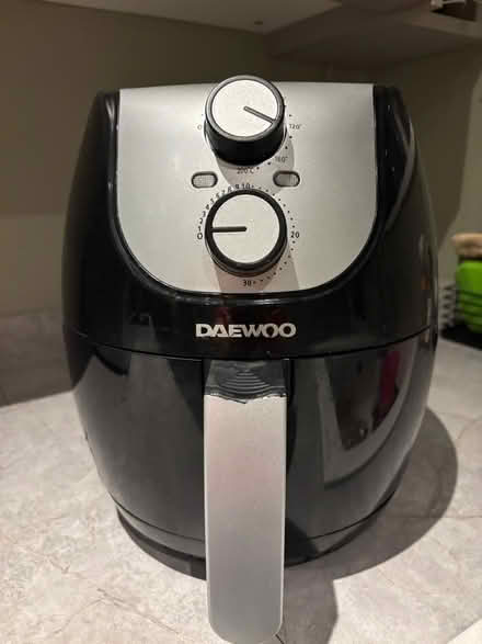 Photo of free Daewoo 4L air fryer (Springfield CM2) #1