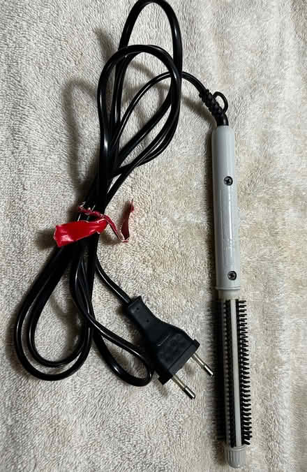 Photo of free Continental Europe curling wand (Lents/SE Portland) #1
