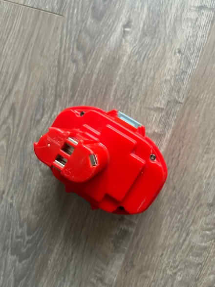 Photo of charger for this battery (Craigour EH17) #2