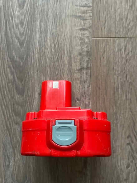 Photo of charger for this battery (Craigour EH17) #1