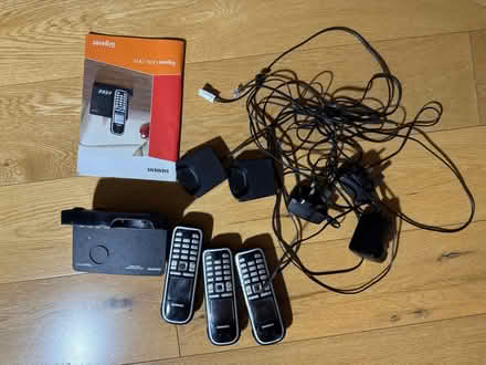 Photo of free Siemens Gigaset landline telephones and answer machine and 3 handsets (Cheadle Hulme SK8) #2