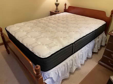 Photo of free Bed, Full-w-Head&FootBrds&Mattress (Holly Springs area) #1