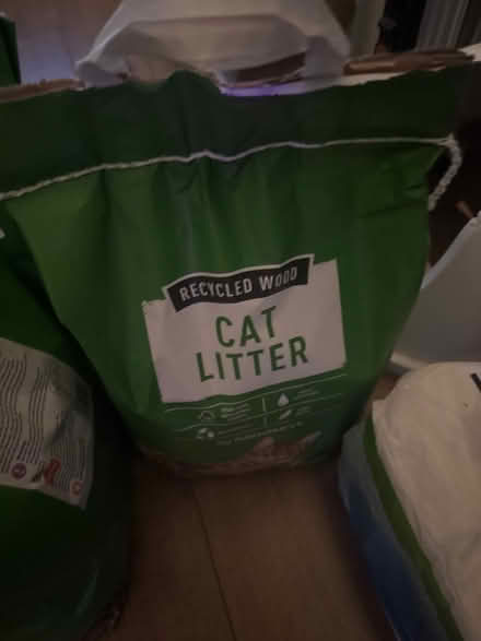 Photo of free 4.5 sacks of kitty litter (Limehouse E1) #1