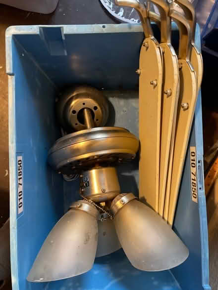 Photo of free Ceiling fan with 3 lights (Underdale SY2) #1