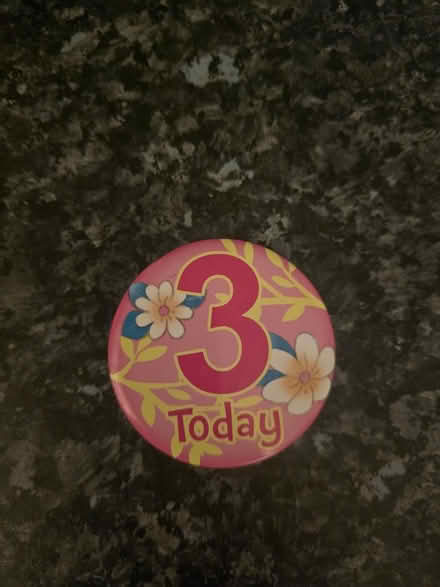 Photo of free Number 3 birthday badge (IG6 3s) #1