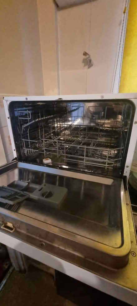 Photo of free Table Top Dishwasher. READ FULL POST (Belle Isle, LS10) #1