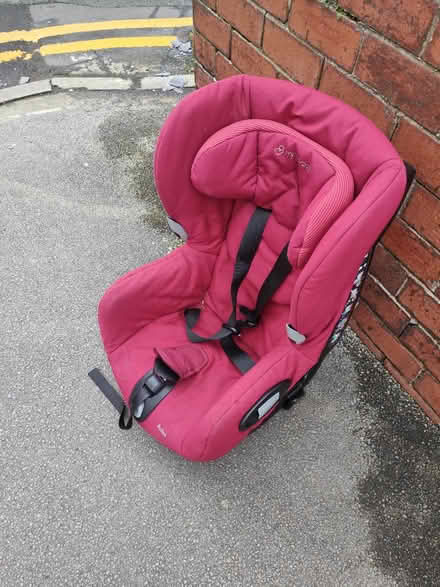 Photo of free child car seat CD (headingley LS6) #1