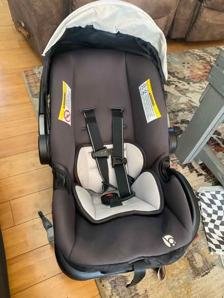 Photo of free Infant car seat (Near downtown) #1