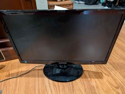 Photo of free Samsung 22" 1080p monitor (El Camino at Bowers) #2