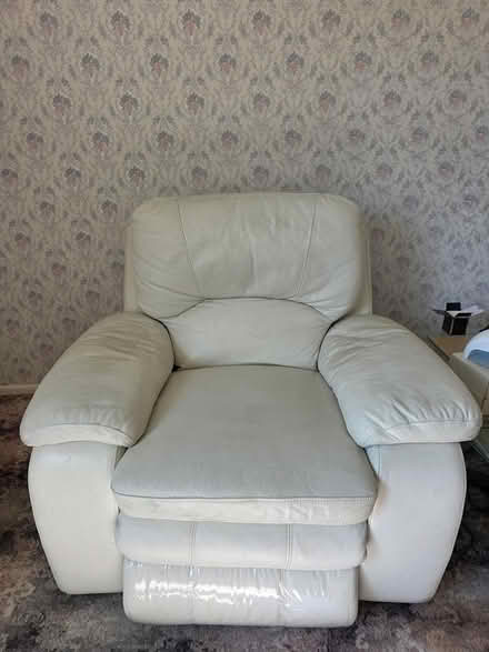 Photo of free leather sofa suite +glass desk (PE15, March) #4