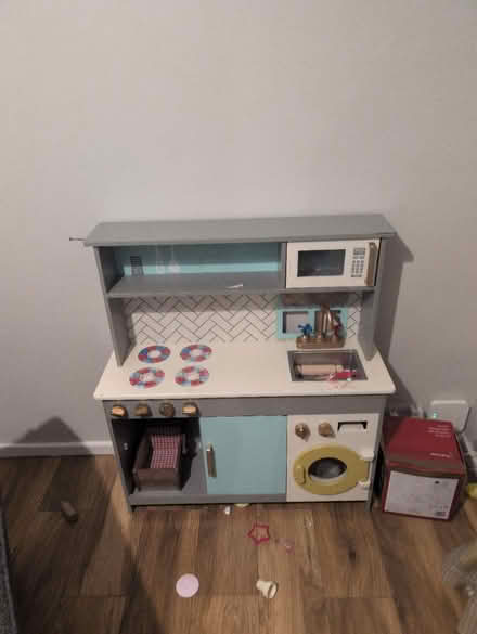 Photo of free Kids play kitchen (SY2) #1
