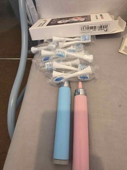 Photo of free Electric toothbrush used but with new brush heads (Birchfield B20) #3