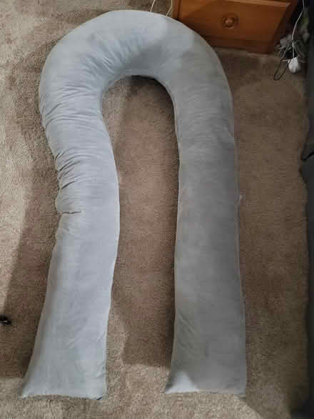 Photo of free Extra long pregnancy pillow (bountiful) #1