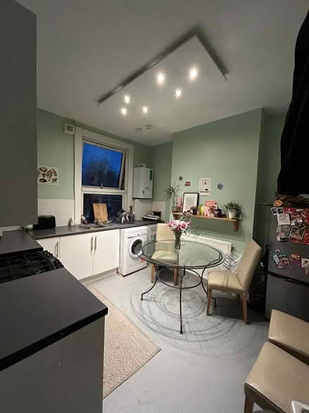 Photo of free Glass table (Hackney E5) #2