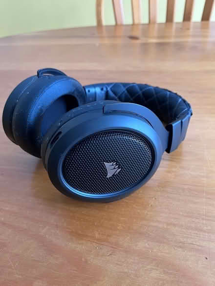 Photo of free HS70 Stereo Gaming Headset — Carbon (Chapel Hill South) #2