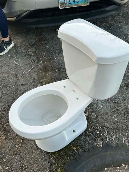 Photo of free Toilet (Berwyn Heights) #1