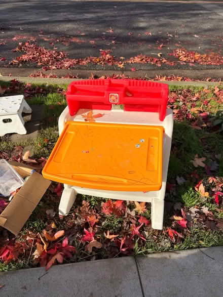 Photo of free Used plastic toddler’s desk/easle (Albany near Santa Fe Ave) #3