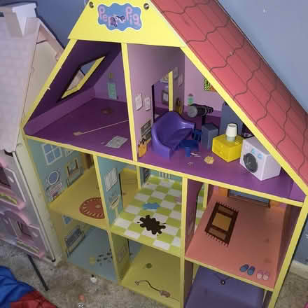 Photo of free Peppa Pig Dolls house & Furniture (MK13 bradwell) #1