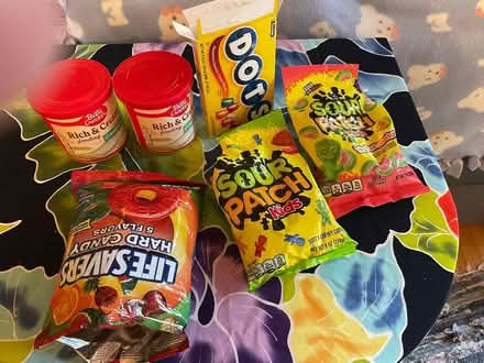 Photo of free opened candy and frosting (Wedgwood) #1