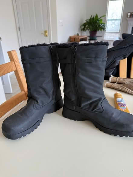 Photo of free Winter snow boots 8W (Asbury Park- Ocean Township) #2