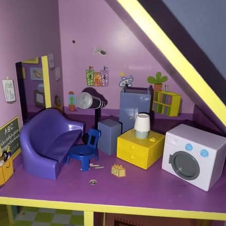 Photo of free Peppa Pig Dolls house & Furniture (MK13 bradwell) #2
