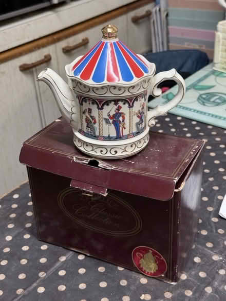 Photo of free Zender Classic Collection teapot (Upton, Poole) #2