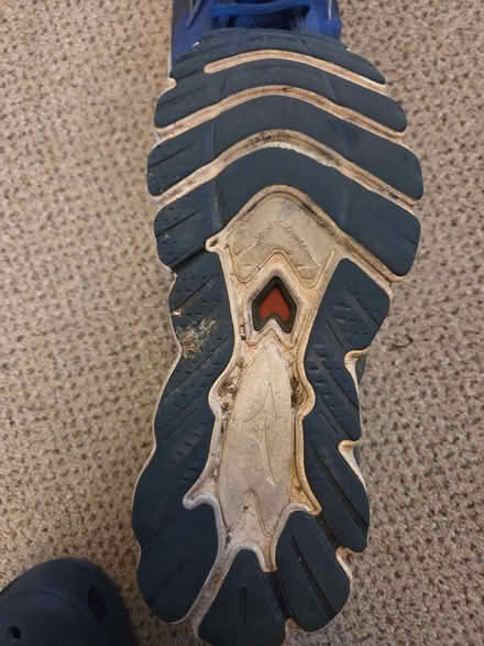 Photo of free Men's Mizuno Trainers size 9 (Duffield DE56) #2