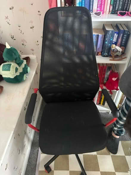 Photo of free Desk chair (B68) #1