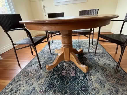 Photo of free Round oak table (Rhinebeck village) #1